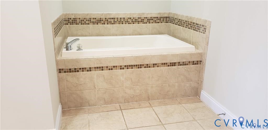 1333 West Broad Street, Unit 510 Richmond, VA 23220 - Photo 7 of 10 a close view of a bathtub in bathroom