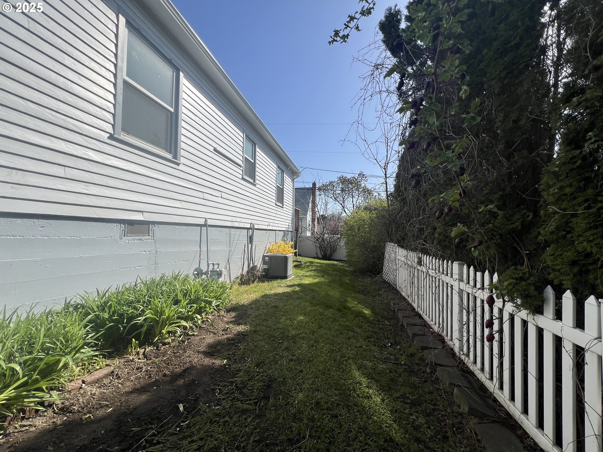 706 Northwest 10th Street Pendleton, OR 97801 - Photo 3 of 19 a view of a house with backyard and porch