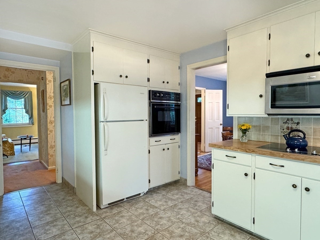 781 Colrain Road Greenfield, MA 01301 - Photo 5 of 42 Gallery Image 5