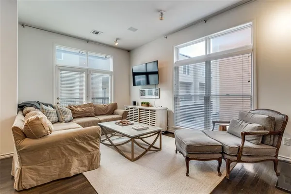 $4,200 | 4310 Buena Vista Street, Unit 23, Dallas, TX 75205