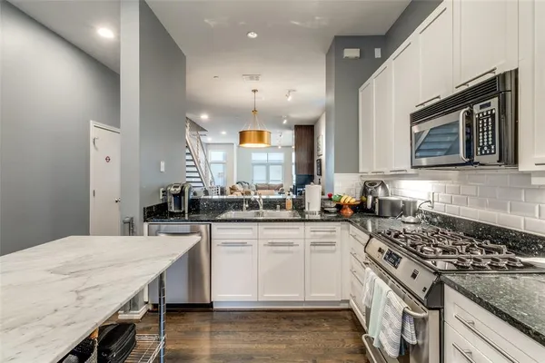 $4,200 | 4310 Buena Vista Street, Unit 23, Dallas, TX 75205