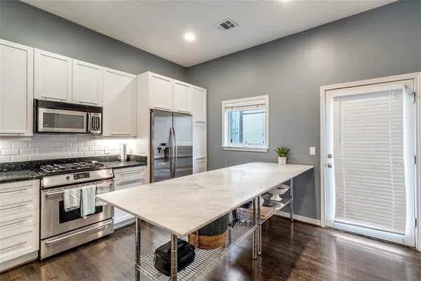 $4,200 | 4310 Buena Vista Street, Unit 23, Dallas, TX 75205