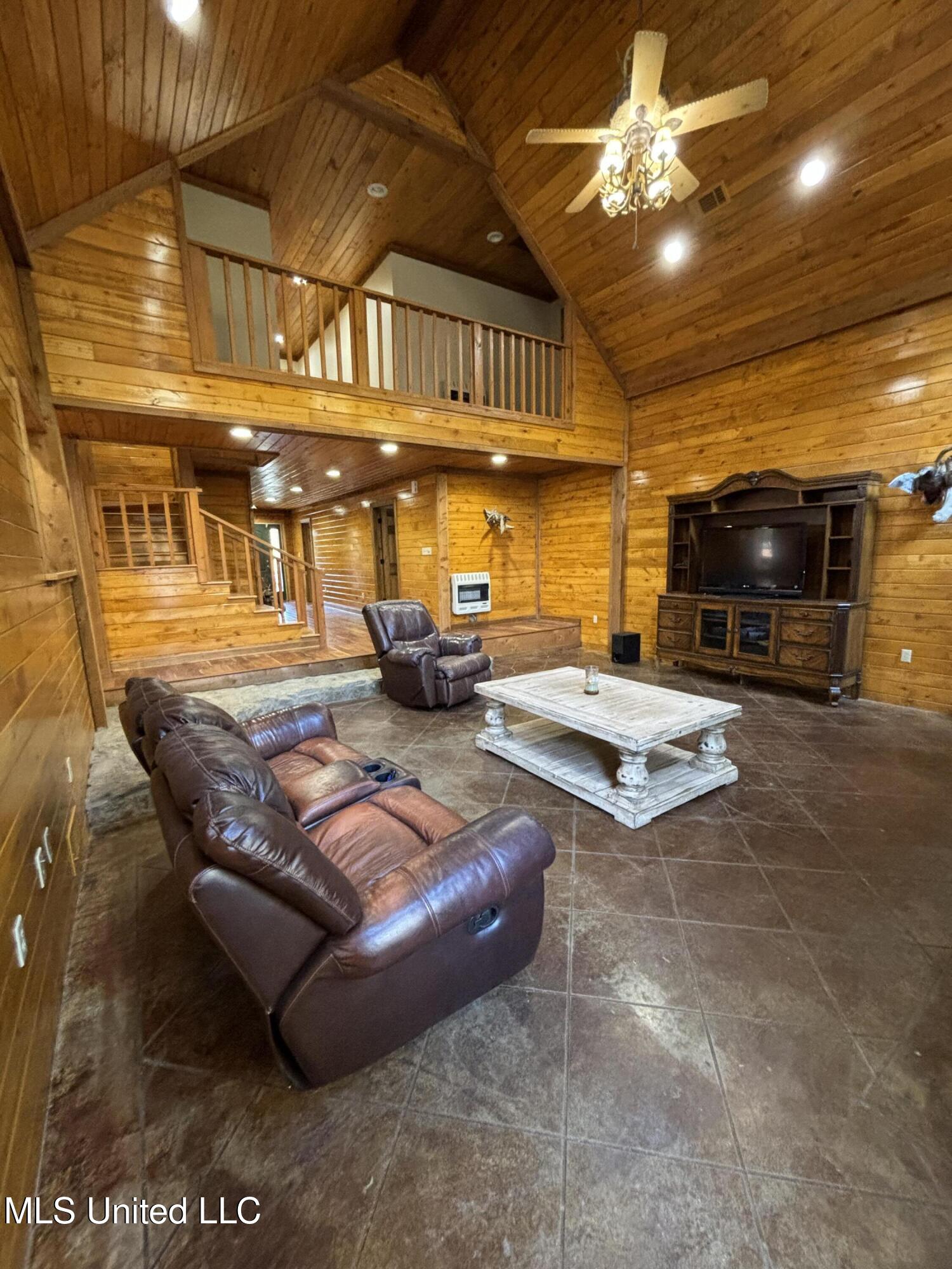 7239 County Road, Unit 100 Carrollton, MS 38917 - Photo 3 of 11 living room