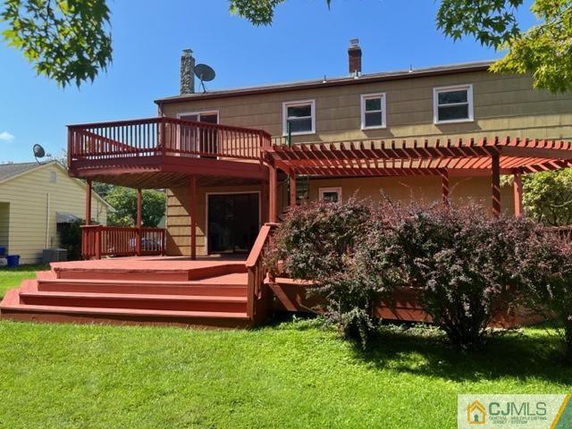 39 Bristol Road Piscataway, NJ 08854 - Photo 2 of 18 a front view of a house with a garden