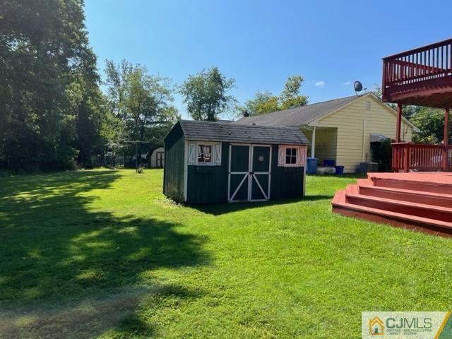 39 Bristol Road Piscataway, NJ 08854 - Photo 7 of 18 a view of a house with backyard and a garden