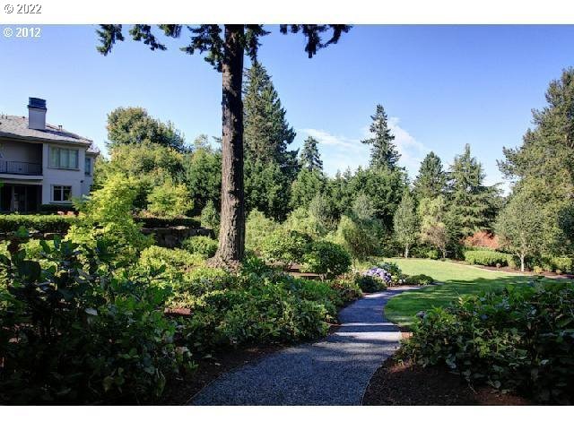 1186 Crestline Court Lake Oswego, OR 97034 - Photo 4 of 21 a view of a back yard