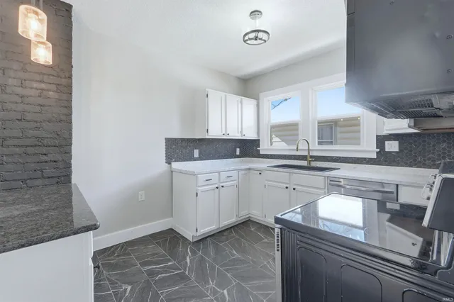 $219,900 | 1326 Dodge Avenue, Fort Wayne, IN 46805