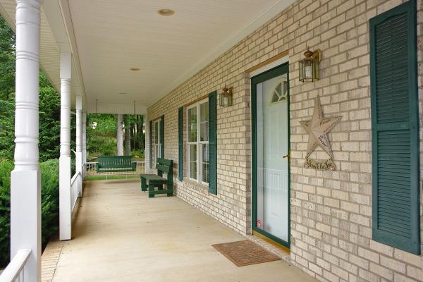 255 Periwinkle Road Moneta, VA 24121 - Photo 2 of 19 Front porch