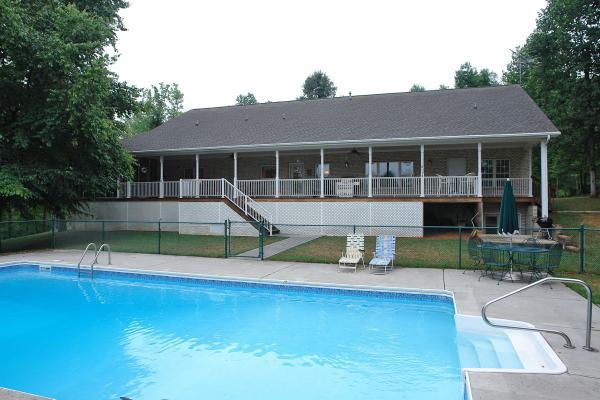 255 Periwinkle Road Moneta, VA 24121 - Photo 15 of 19 Back of house