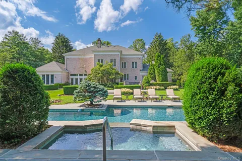 $3,950,000 | 8 High Meadow Court, Glen Head, NY 11545