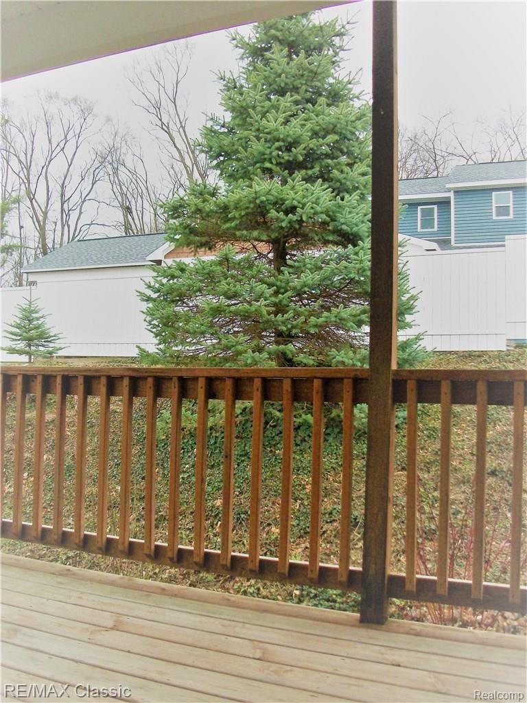 809 Nelson's Ridge Drive, Unit 7 Howell, MI 48843 - Photo 20 of 23 103_1731.jpg