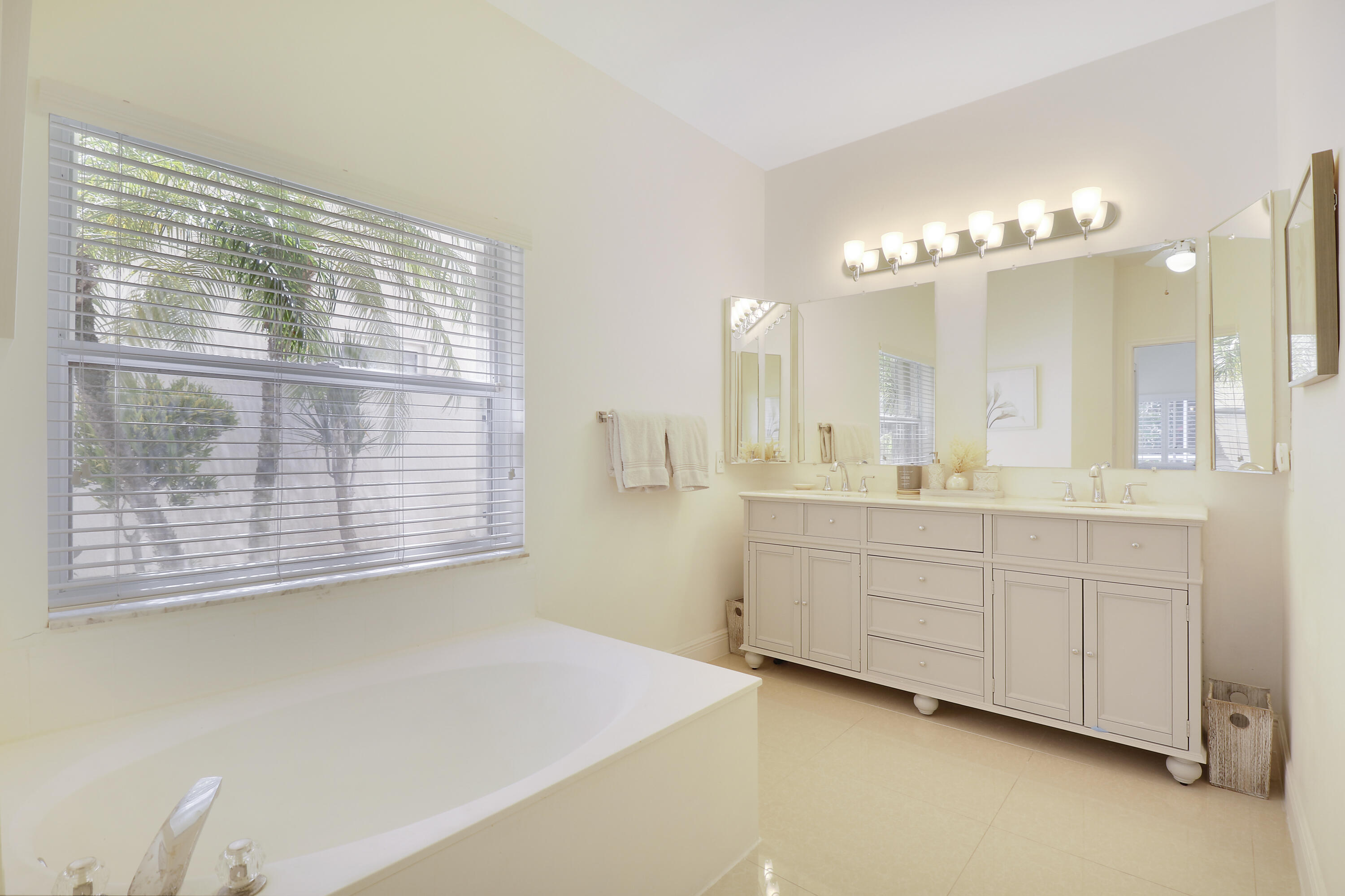 211 Pennock Trace Drive Jupiter, FL 33458 - Photo 24 of 39 Master Bathroom