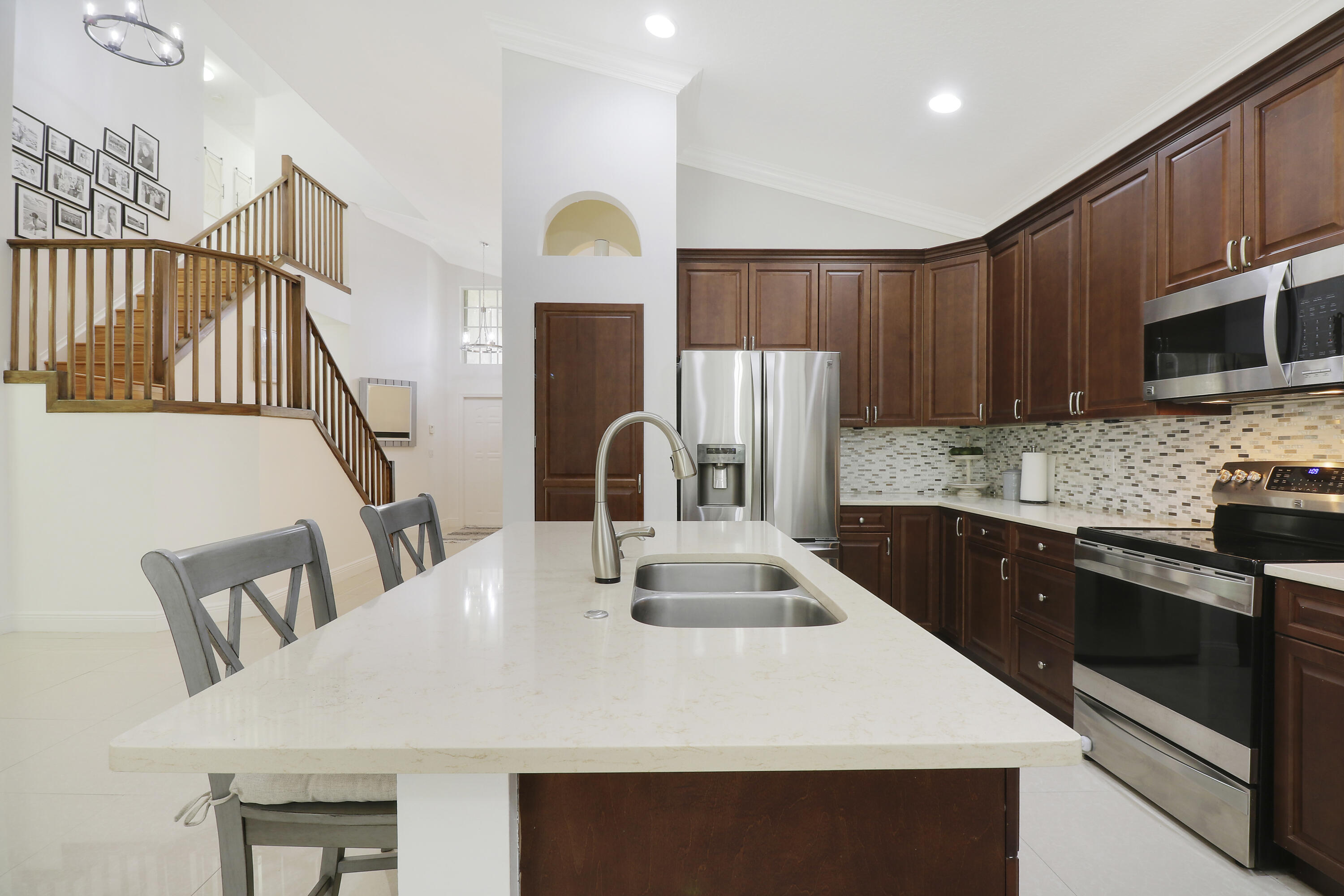 211 Pennock Trace Drive Jupiter, FL 33458 - Photo 9 of 39 View to Stairwell
