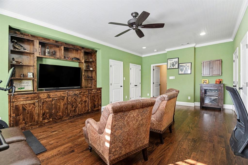 809 West Louisiana Street McKinney, TX 75069 - Photo 12 of 36 Upstairs living area.