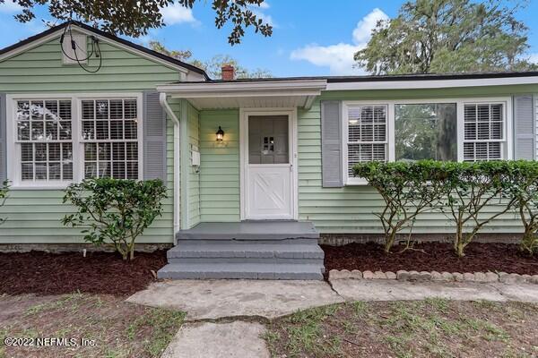 1752 Lilly Road East Jacksonville, FL 32207 - Photo 4 of 31 a front view of a house with garden