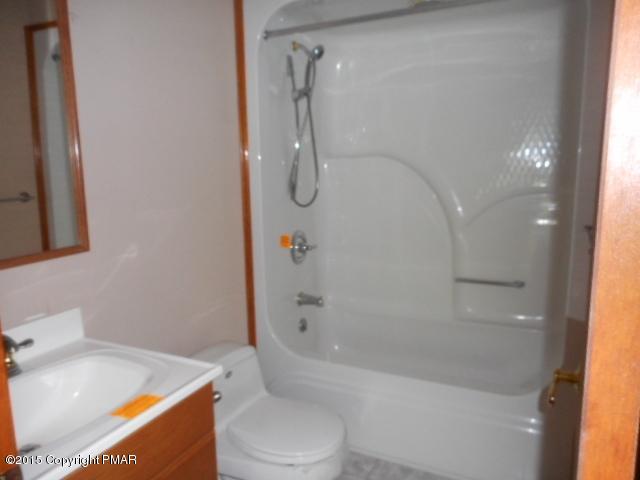 432 Neyhart Road Stroudsburg, PA 18360 - Photo 7 of 14 Main Bath
