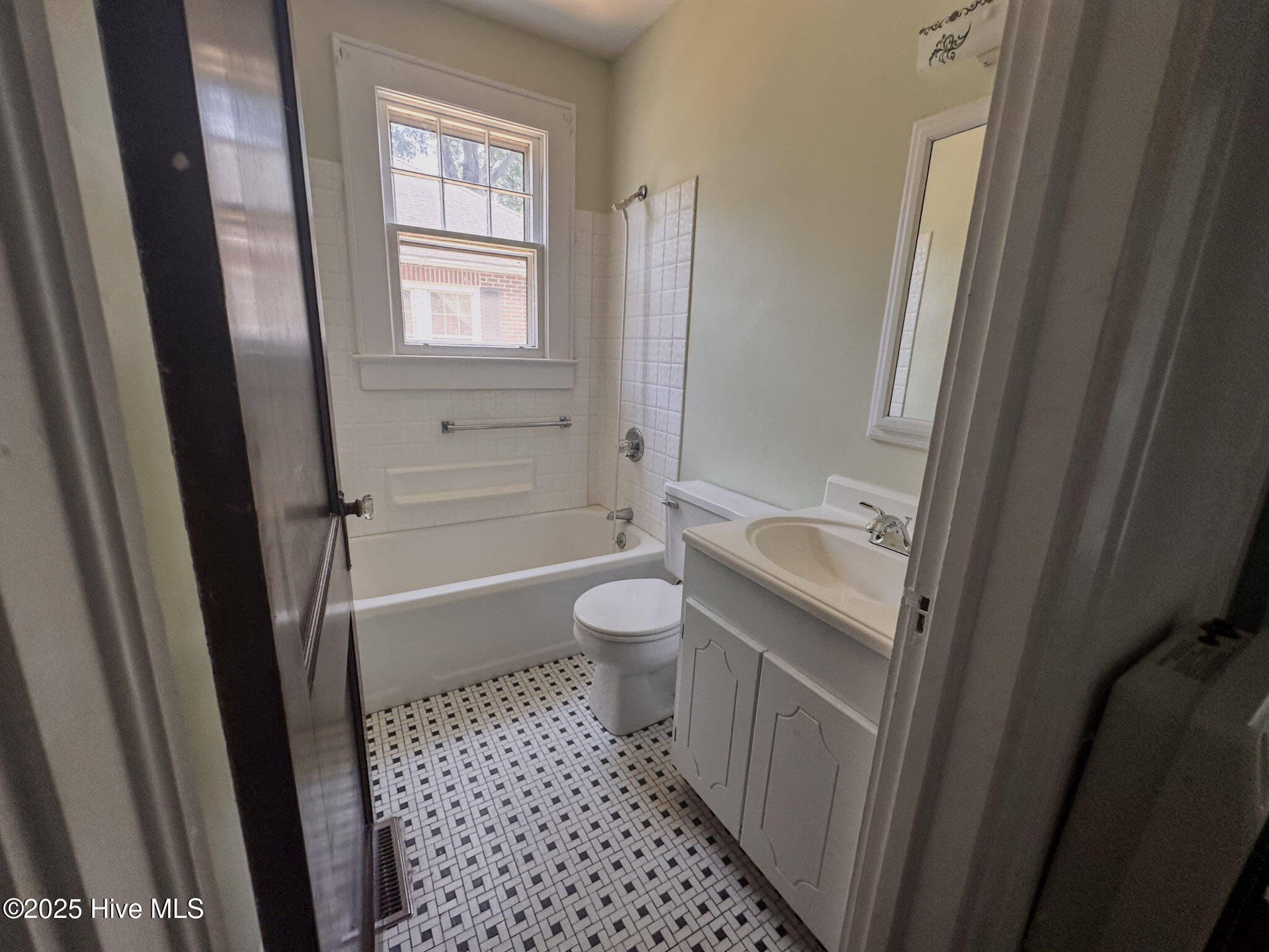 202 East 17th Street Lumberton, NC 28358 - Photo 11 of 29 IMG_8812