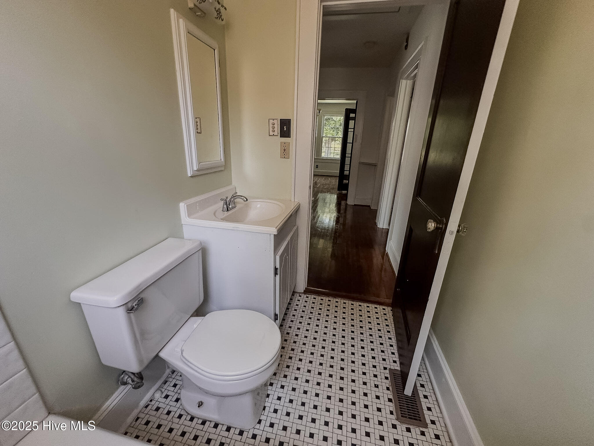 202 East 17th Street Lumberton, NC 28358 - Photo 12 of 29 IMG_8816