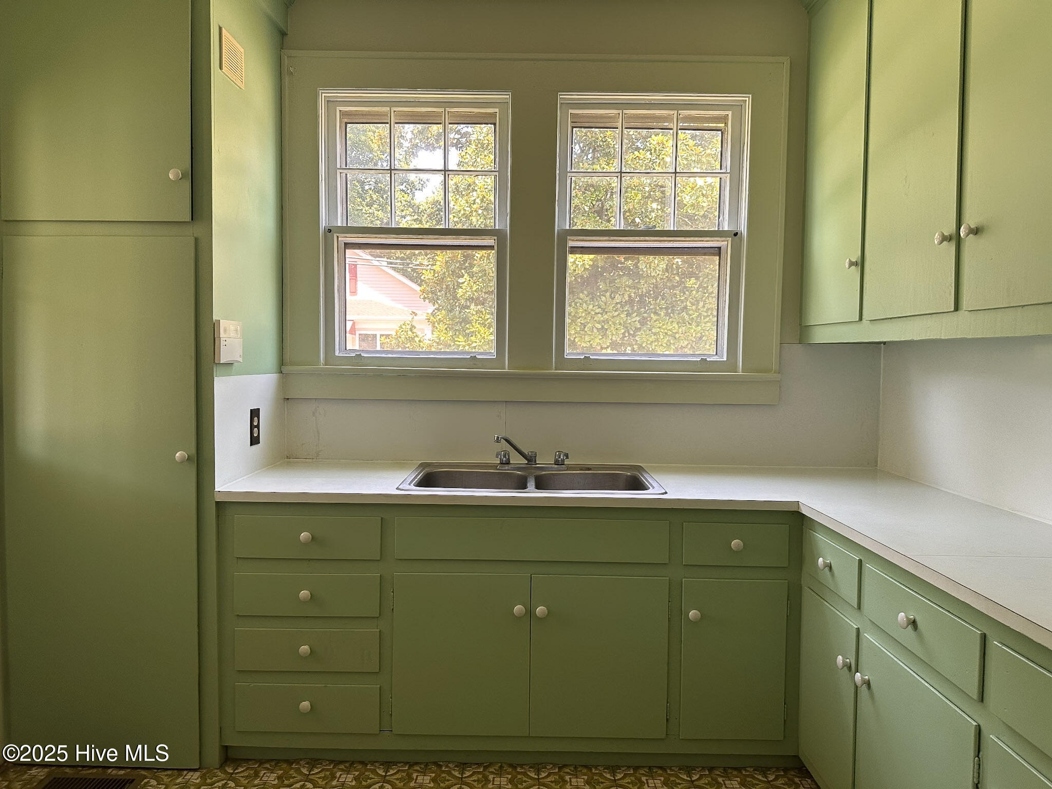 202 East 17th Street Lumberton, NC 28358 - Photo 13 of 29 IMG_8818