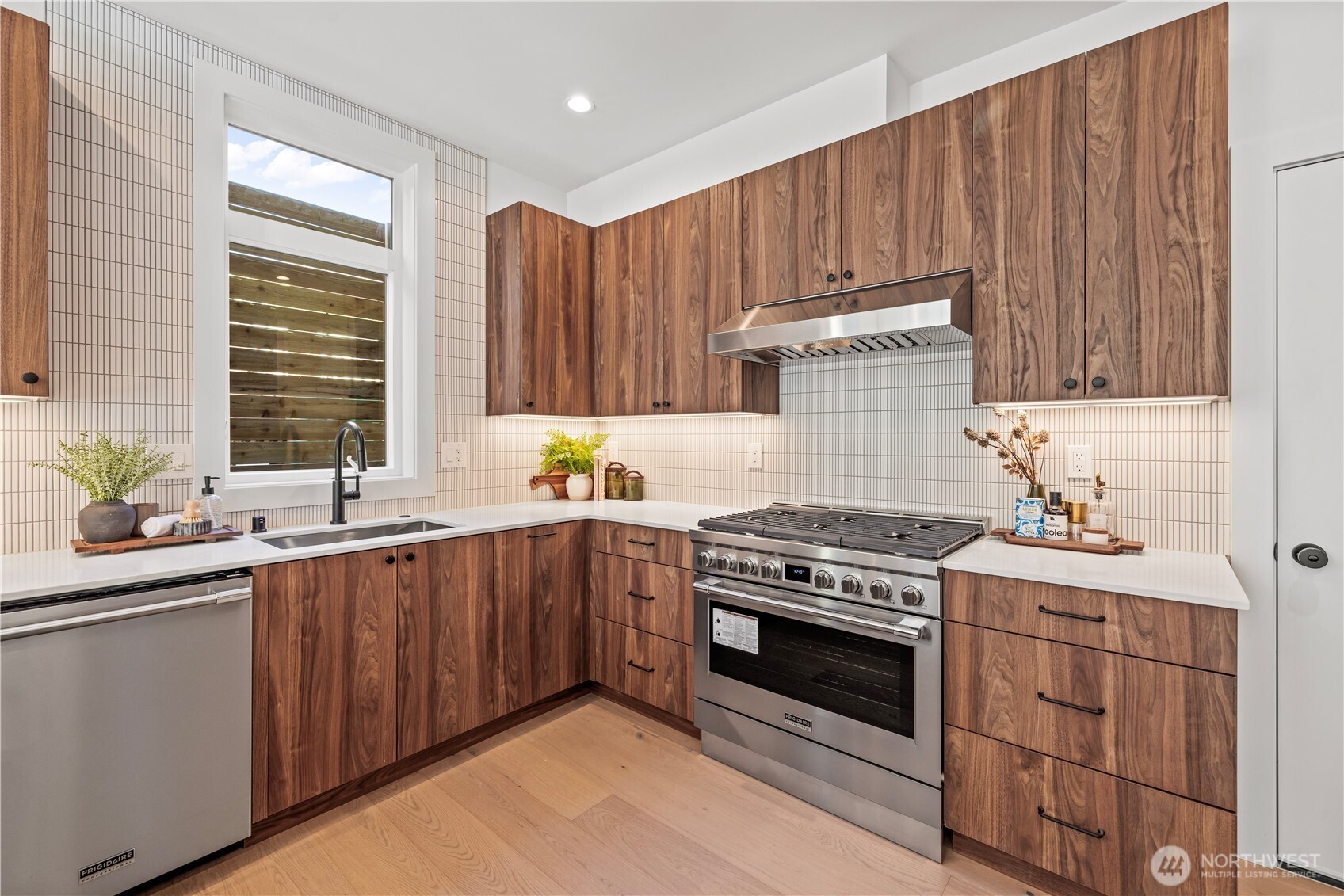 3020 Northeast 95th Street Seattle, WA 98115 - Photo 13 of 39