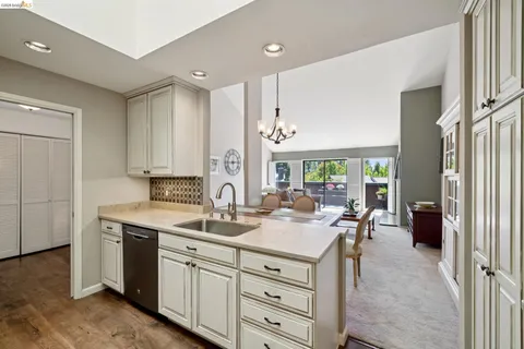 $669,000 | 8 Pomfret Walk, Pleasant Hill, CA 94523