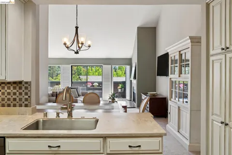 $669,000 | 8 Pomfret Walk, Pleasant Hill, CA 94523