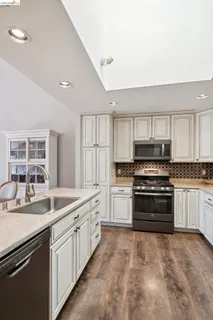 $669,000 | 8 Pomfret Walk, Pleasant Hill, CA 94523