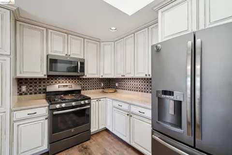 $669,000 | 8 Pomfret Walk, Pleasant Hill, CA 94523