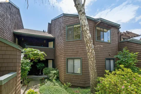 $669,000 | 8 Pomfret Walk, Pleasant Hill, CA 94523