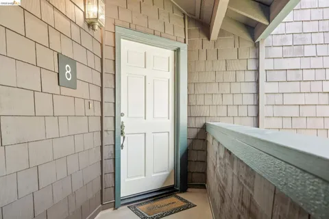 $669,000 | 8 Pomfret Walk, Pleasant Hill, CA 94523