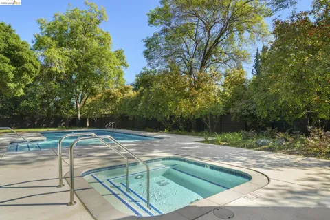 $669,000 | 8 Pomfret Walk, Pleasant Hill, CA 94523