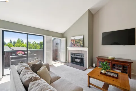 $669,000 | 8 Pomfret Walk, Pleasant Hill, CA 94523