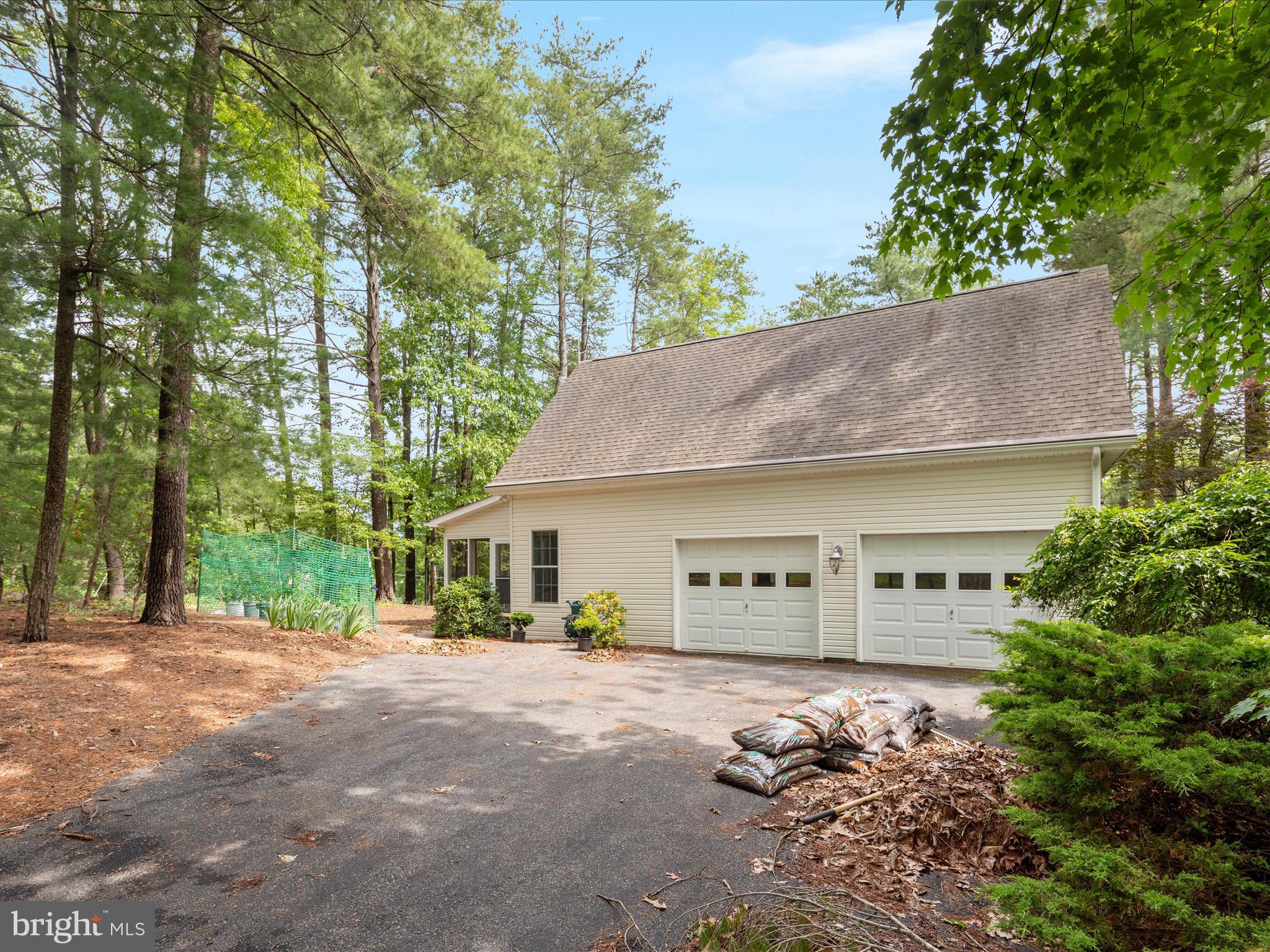 228 Sunset Circle Cross Junction, VA 22625 - Photo 41 of 72 Sideload 2 car garage