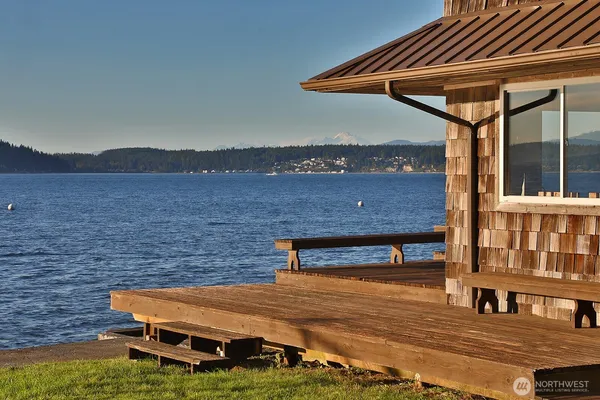 $889,000 | 2151 Eastpoint Drive, Langley, WA 98260