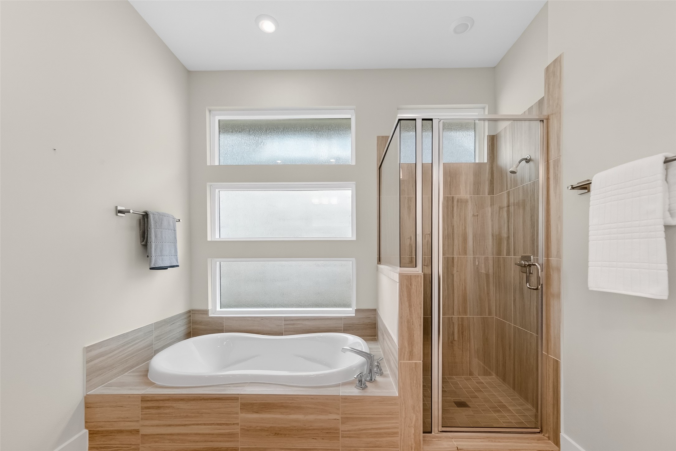 3415 Mckinney Ridge Drive Houston, TX 77059 - Photo 28 of 43 a bathroom with a shower