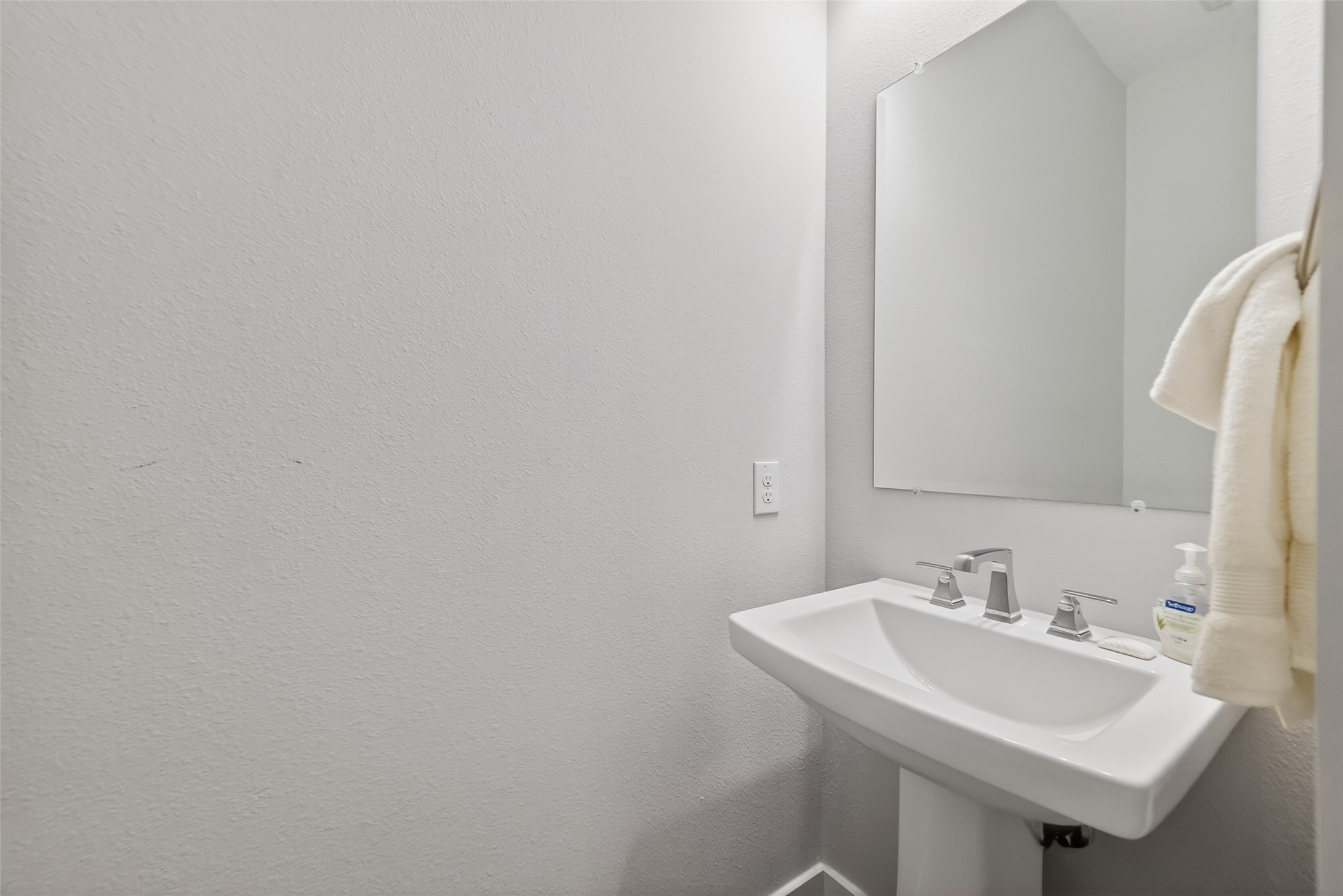 3415 Mckinney Ridge Drive Houston, TX 77059 - Photo 38 of 43 a bathroom with a sink and a mirror