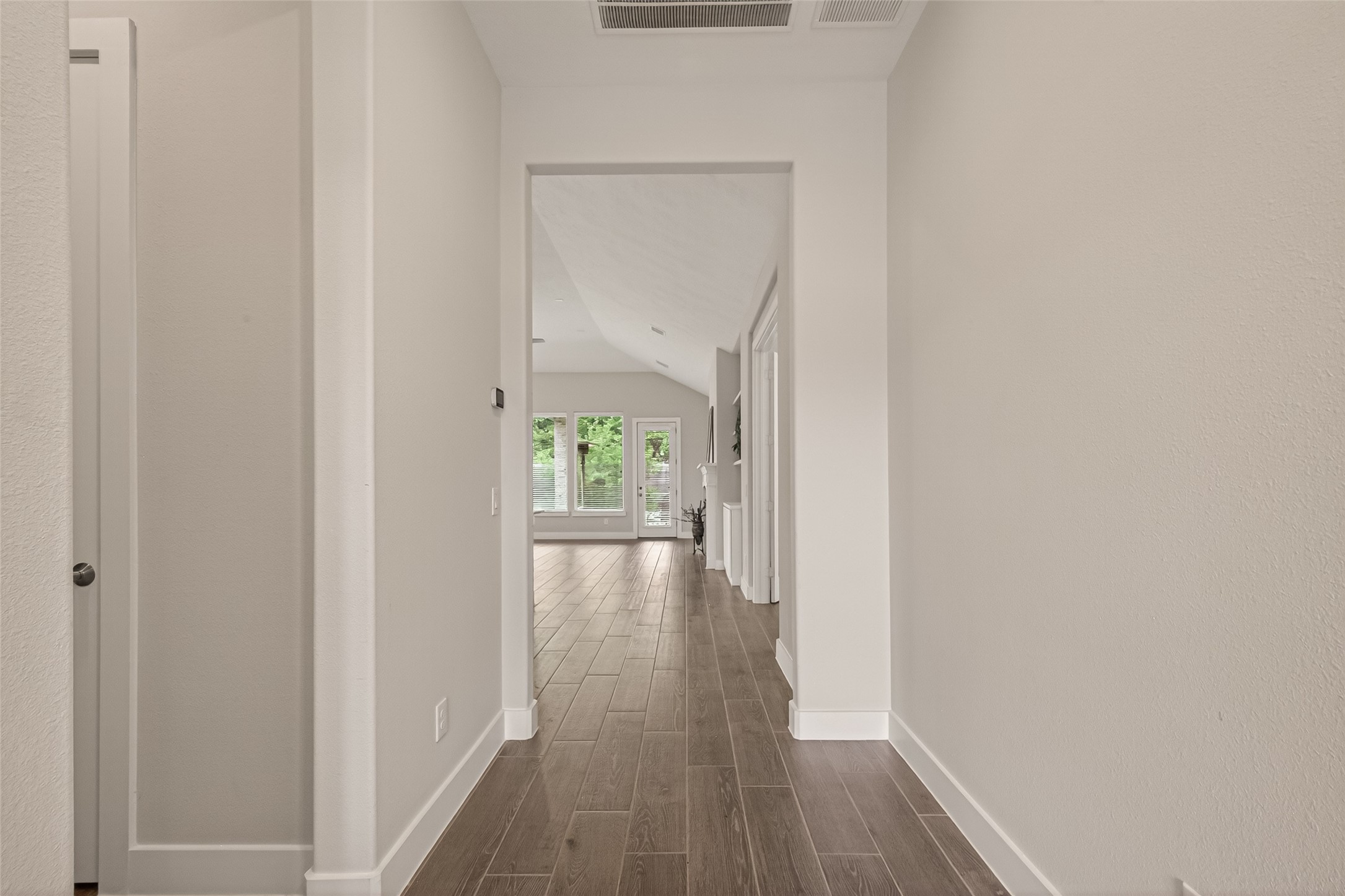 3415 Mckinney Ridge Drive Houston, TX 77059 - Photo 4 of 43 Elegant gallery entry with high ceiling.