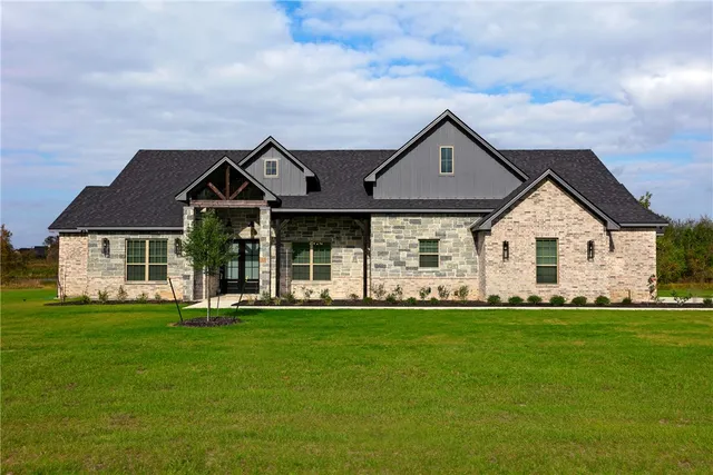 $889,885 | 10070 Crown Point, Iola, TX 77861