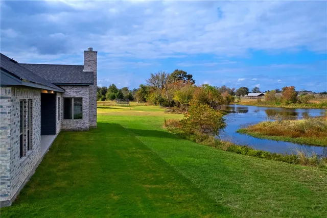 $889,885 | 10070 Crown Point, Iola, TX 77861