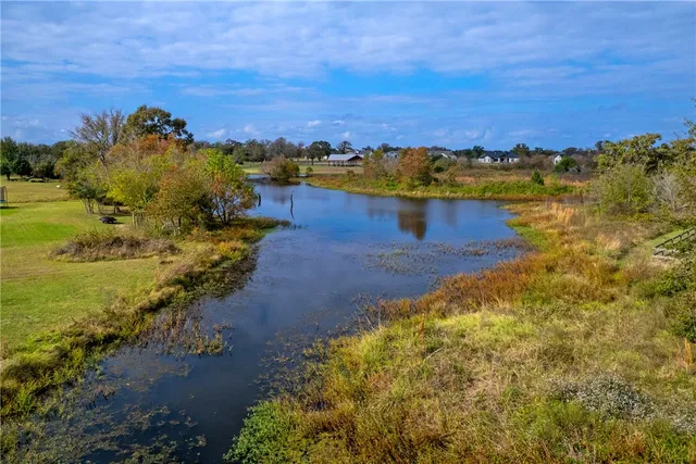 $889,885 | 10070 Crown Point, Iola, TX 77861