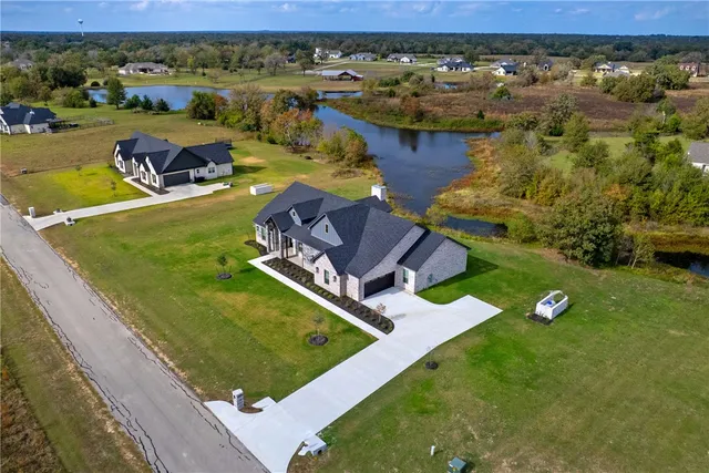 $889,885 | 10070 Crown Point, Iola, TX 77861