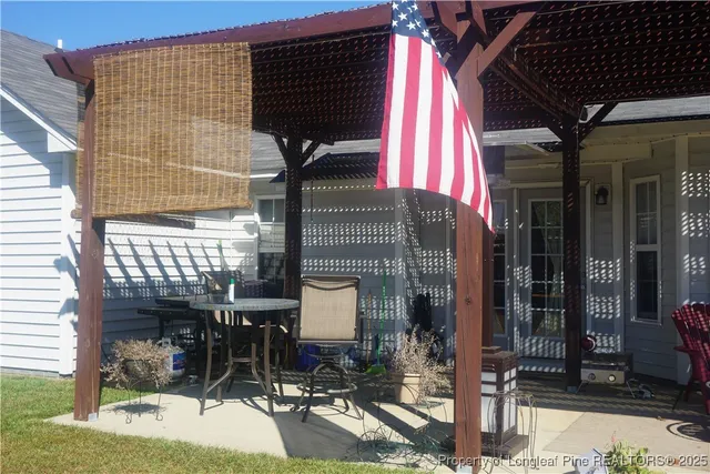 a view of entryway and hall