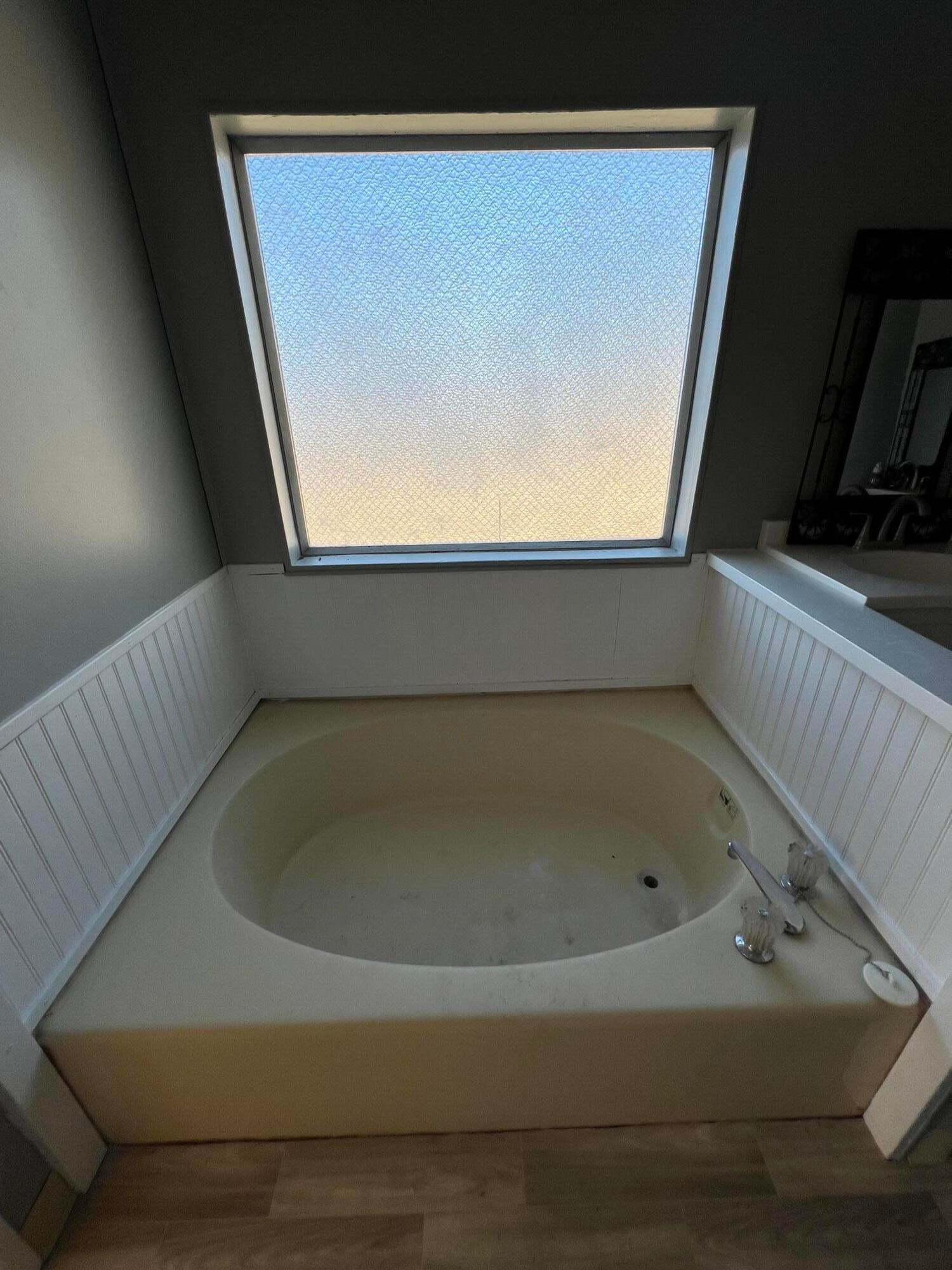 9728 Ben Kerns Road Klamath Falls, OR 97601 - Photo 28 of 58 Soaking Tub