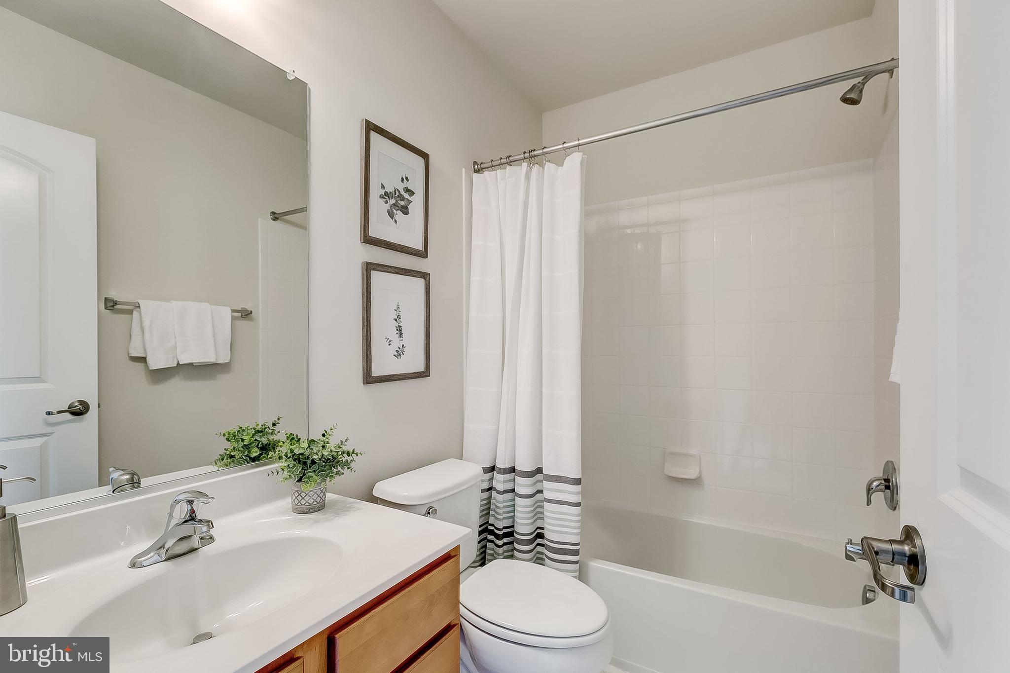 2704 Amber Crest Road Hanover, MD 21076 - Photo 26 of 48 Second level hall Bath