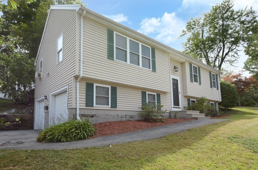 1 Hapgood Road Worcester, MA 01605 - Photo 2 of 34 a front view of a house with garden