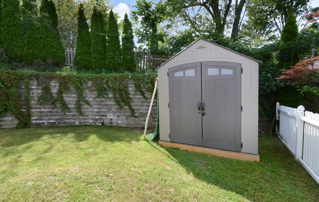 1 Hapgood Road Worcester, MA 01605 - Photo 32 of 34 a front view of a house with garden