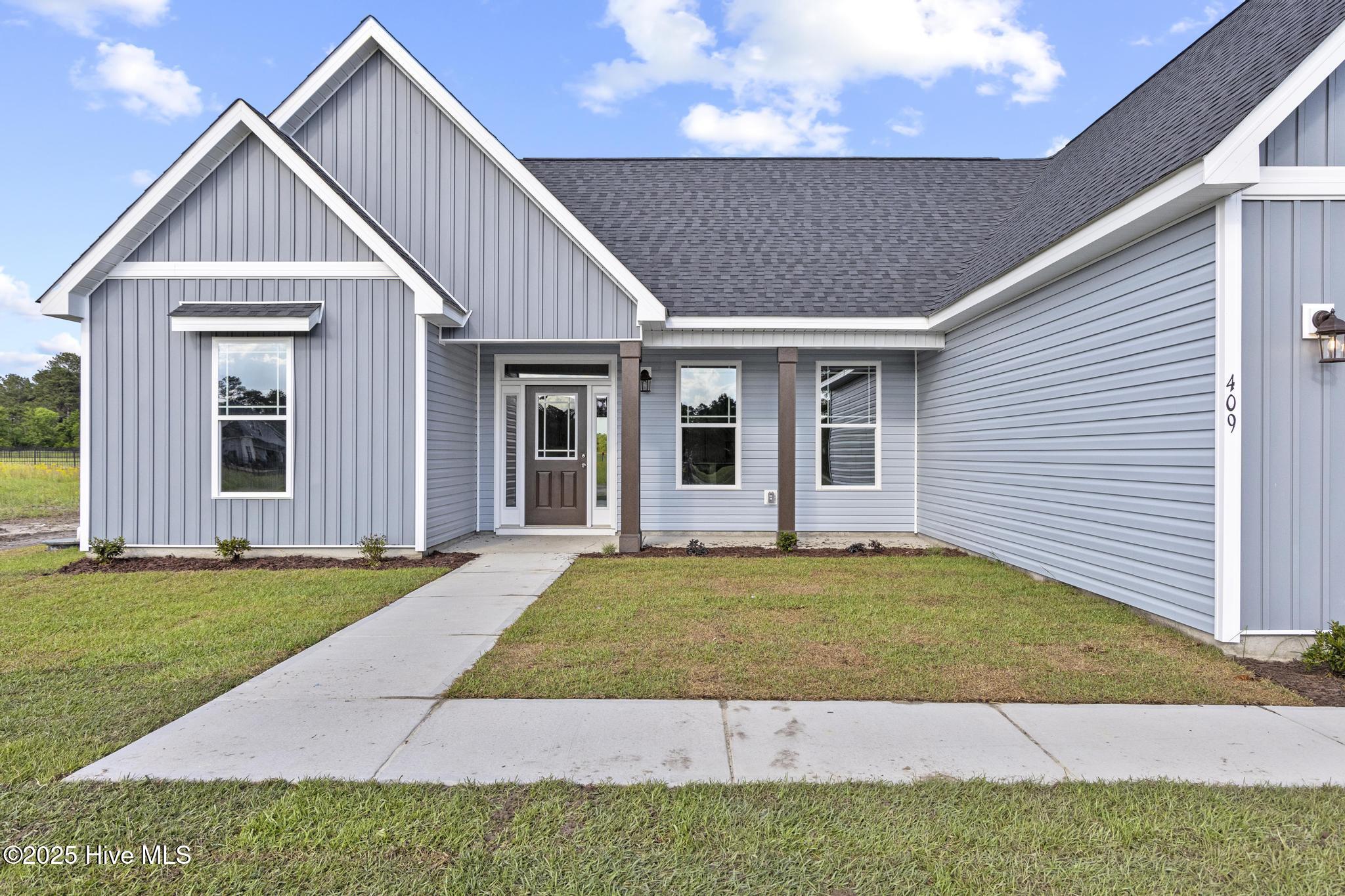 409 Fore Place Maple Hill, NC 28454 - Photo 3 of 43 IMG_8663