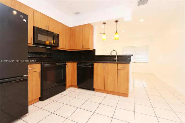 $2,550 | 2746 Southwest 32nd Court, Unit 2746, Miami, FL 33133