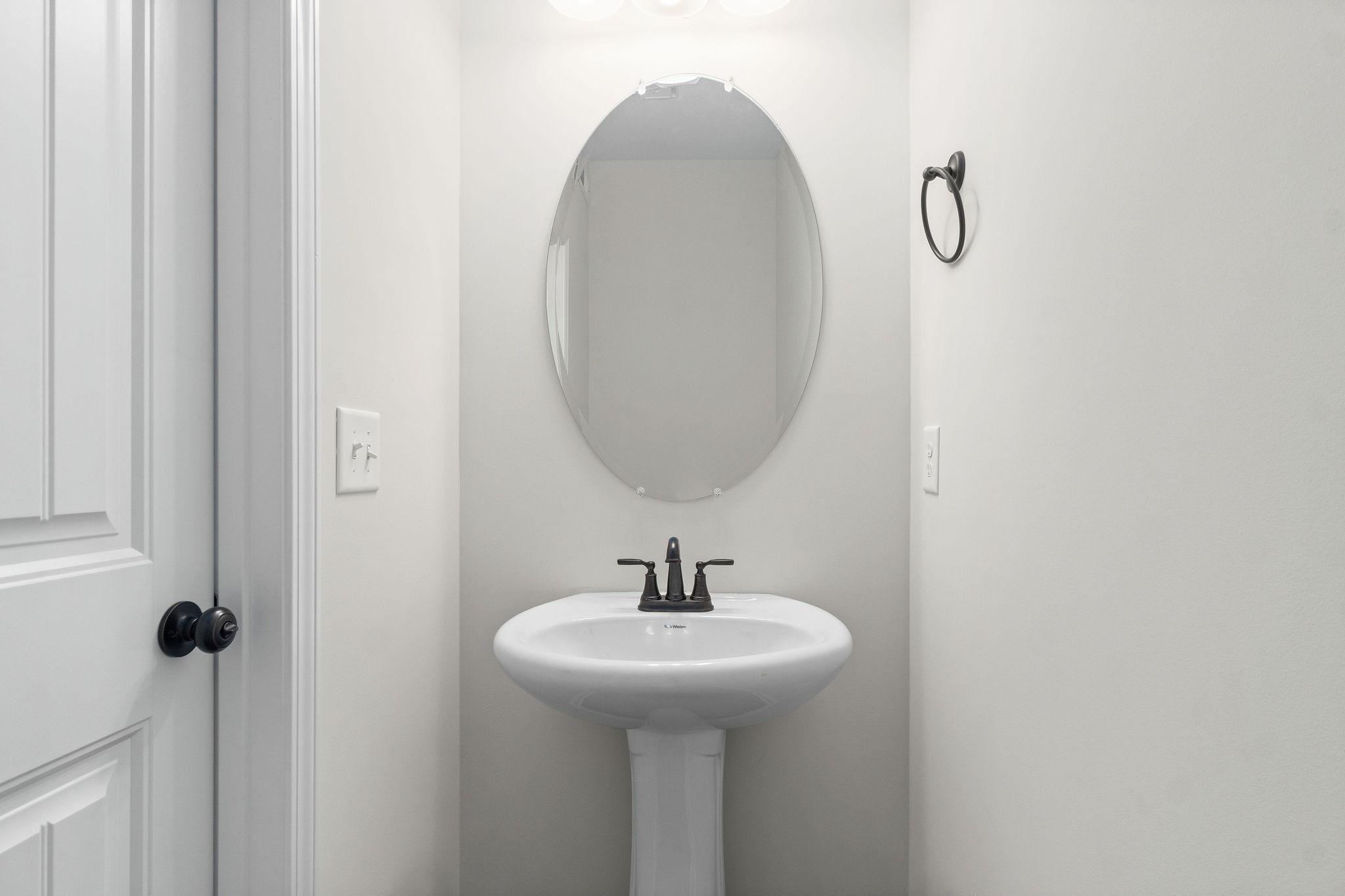 3350 Allen Road, Unit 1F Clarksville, TN 37042 - Photo 18 of 28 a bathroom with a sink and a mirror