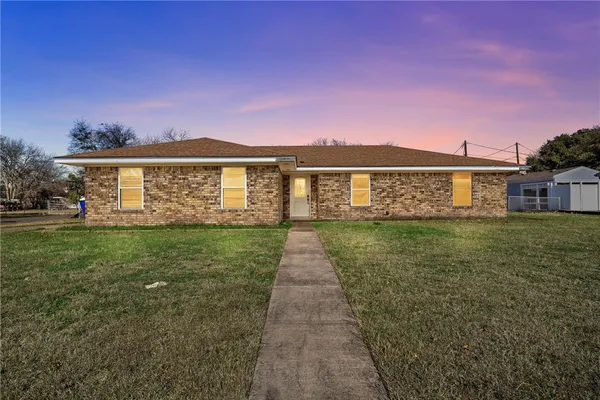 $269,000 | 300 Confederate Drive, Lorena, TX 76655